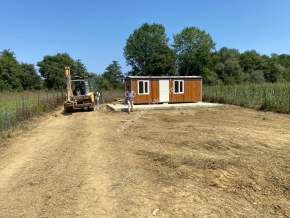 Körfez/Cuma Köyünde 1 Dönümlük İçinde Konteynırlı Arsa