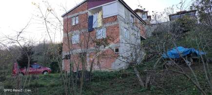 Trabzon Çimenli Mahallesinde Satılık Arazi İçinde Ev 2