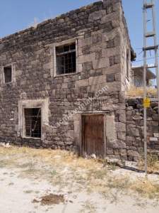 Develi Şahmelik Köyü Meydanda Ev 3