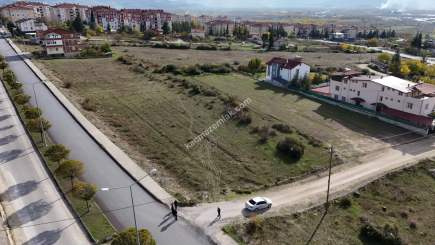 Niksar Bahçelievler Mah. Ana Yola Sıfır Arsa 1