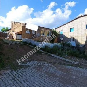 Hakkari Yüksekova'da Satılık 800M² Ev Ve Arsa 4