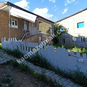 Hakkari Yüksekova'da Satılık 800M² Ev Ve Arsa 3