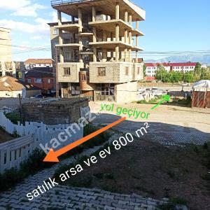 Hakkari Yüksekova'da Satılık 800M² Ev Ve Arsa 2
