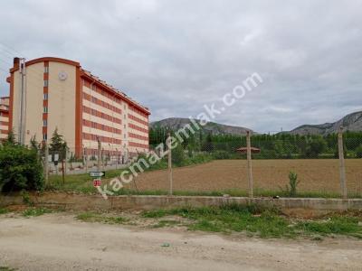 Kaçmaz Emlaktan Turhal Yolu Üzeri 12400 M2 Arsa