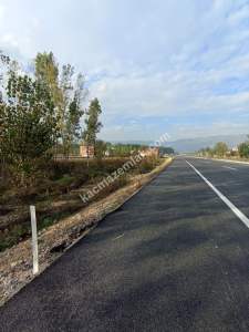 Niksar Şehir Merkezinin Girişinde Anayola Cephe Tarla 4