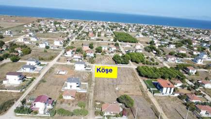 Biga Denizatı Sitesinde Satılık Villa İmarlı Köşe Arsa 2