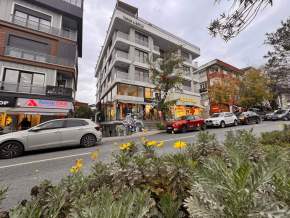 Acıbadem Caddesinde, Tabela Değerli, 260 M2 Net,Kiralık