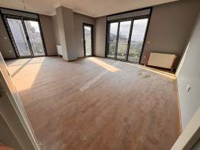 Acıbadem Caddesinde Sıfır Binada 3+1 Satılık Ofis Büro