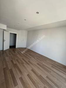 İş Dünyasının Kalbinde, Ferah Ve Kullanışlı Bir Ofis! 5