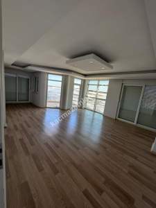 İş Dünyasının Kalbinde, Ferah Ve Kullanışlı Bir Ofis! 1