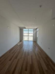 İş Dünyasının Kalbinde, Ferah Ve Kullanışlı Bir Ofis! 6