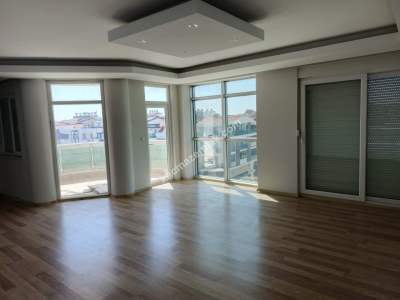 Kaçmaz Emlak'tan Demokraside Kiralık 3+1 Ofis 1