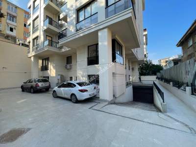 Kadıköy Koşuyolunda Yeni Binada 1+1 Kiralık Ofis Büro 16