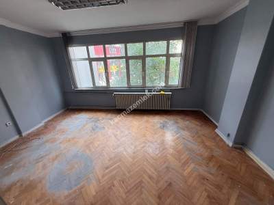 Meciyeköy'de 3+1 125 M2 1.Kat Balkonlu Açık Otoparklı 6