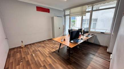 Trabzon 2 Nolu Beşirlide Sahilde Kiralık Geniş Ofis 12