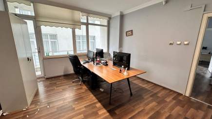 Trabzon 2 Nolu Beşirlide Sahilde Kiralık Geniş Ofis 11