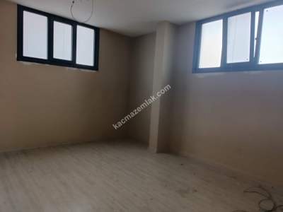 Kağıthanede Önü Açık 2 Kat 350 M Kiralık Düz Giriş Depo 11