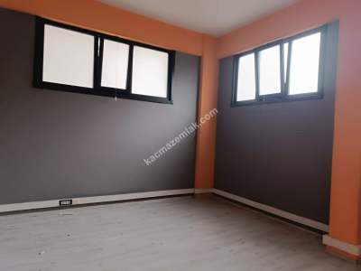 Kağıthanede Önü Açık 2 Kat 350 M Kiralık Düz Giriş Depo 17