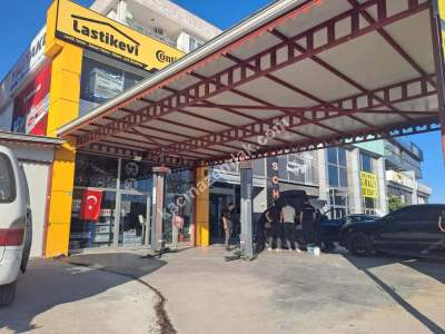 Antalya Güzeloba'da Yol Üzeri 3 Katlı Kiralık Dükkan 2