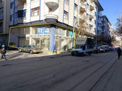 Yunus Emre Bulvarında Eşsiz Konumda Köşe Başı Kiralık 5