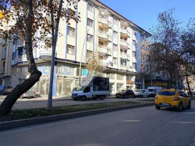 Yunus Emre Bulvarında Eşsiz Konumda Köşe Başı Kiralık 8