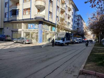 Yunus Emre Bulvarında Eşsiz Konumda Köşe Başı Kiralık 6