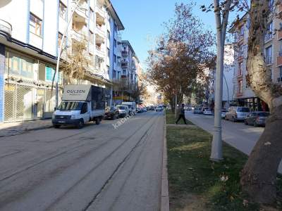 Yunus Emre Bulvarında Eşsiz Konumda Köşe Başı Kiralık 4