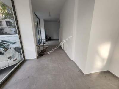 Küçükyalı Mektep Cadde Üzerinde Yeni Bina Depolu Dükkan 2