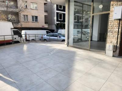 Küçükyalı Mektep Cadde Üzerinde Yeni Bina Depolu Dükkan 1