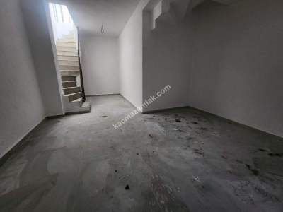 Küçükyalı Mektep Cadde Üzerinde Yeni Bina Depolu Dükkan 15