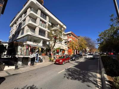 Acıbadem Caddesinde, Tabela Değerli, 260 M2 Net,Kiralık 40