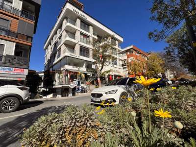 Acıbadem Caddesinde, Tabela Değerli, 260 M2 Net,Kiralık 38