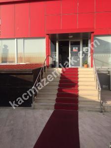 Aydınevler De E-5 Cepheli Müstakil Tek Katlı Bina