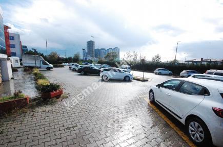 Aydınevler De E-5 Cepheli Müstakil Tek Katlı Bina 31