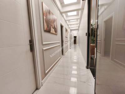 Şişli'de Camlı Plazada Dekorasyonlu, 500 M2 Kiralık 32