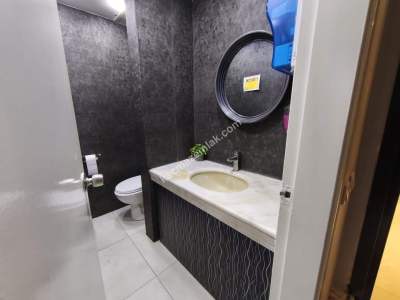 Şişli'de Camlı Plazada Dekorasyonlu, 500 M2 Kiralık 34