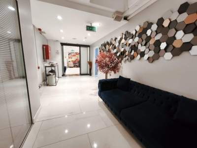 Şişli'de Camlı Plazada Dekorasyonlu, 500 M2 Kiralık 7