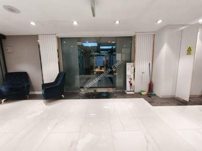 Şişli'de Camlı Plazada Dekorasyonlu, 500 M2 Kiralık 17