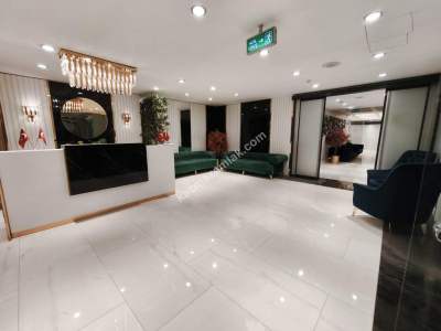 Şişli'de Camlı Plazada Dekorasyonlu, 500 M2 Kiralık 10