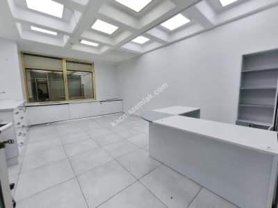 Şişli'de Camlı Plazada Dekorasyonlu, 500 M2 Kiralık 26