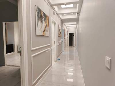 Şişli'de Camlı Plazada Dekorasyonlu, 500 M2 Kiralık 15