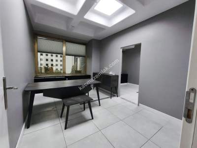 Şişli'de Camlı Plazada Dekorasyonlu, 500 M2 Kiralık 24