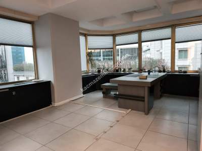 Şişli'de Camlı Plazada Dekorasyonlu, 500 M2 Kiralık 23