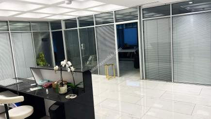Şişli'de Camlı Plazada Dekorasyonlu, 500 M2 Kiralık 20