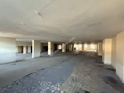 Ataşehir Örnek Mah. Cadde Üzerinde İş Yeri Katları 17
