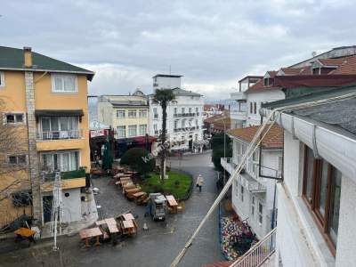 Büyükada Merkezde İşlek Caddede Kiralık 4 Katlı İş Yeri 22