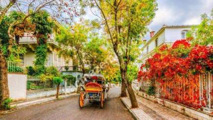 Büyükada Merkezde İşlek Caddede Kiralık 4 Katlı İş Yeri