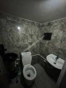 Büyükada Merkezde İşlek Caddede Kiralık 4 Katlı İş Yeri 33