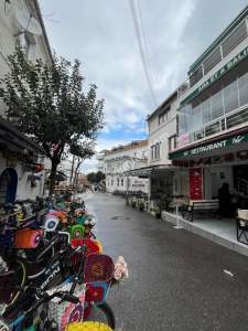 Büyükada Merkezde İşlek Caddede Kiralık 4 Katlı İş Yeri 16