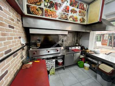 Büyükada Merkezde İşlek Caddede Kiralık 4 Katlı İş Yeri 14